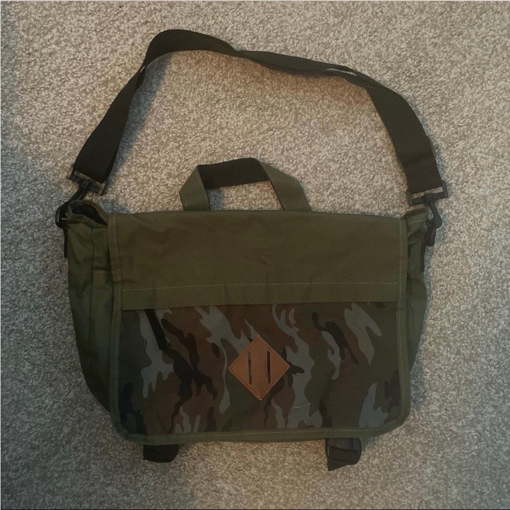 Olive Green Camo Crossbody Messenger Bag - Women's Crossbody